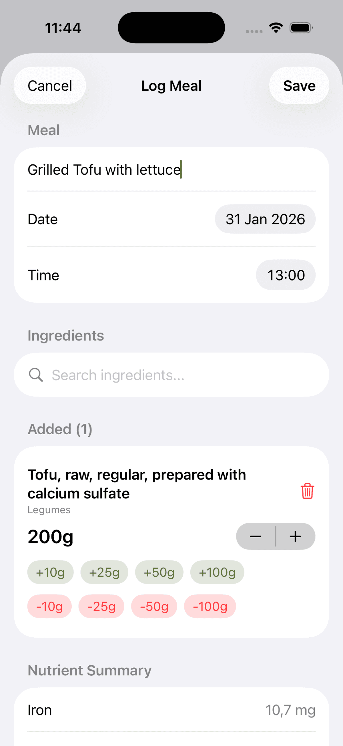 OhMyNutri meal creation screen showing ingredient selection with Tofu at 200g and quantity adjustment buttons